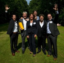 Medewerkers van Paardekooper Van Der Windt Group namen drie Out.of.Home Award in ontvangst.