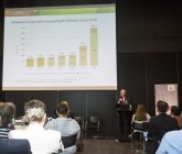 Hasso von Pogrell, algemeen directeur van European Bioplastics, presenteert de nieuwste cijfers over de mondiale bioplasticindustrie. (foto European Bioplastics)