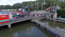 De Wheermolenbrug kreeg een nieuw verkeersdek uit composiet (foto: Griekspoor)
