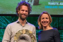 Joost de Kluijver en Josette de Vroeg van Closing the Loop namen de Circular Award 2018 in ontvangst