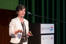 Eva Tejada en een team van experts van Covestro werden op het ETCC-congres in Amsterdam onderscheiden met de Alain Clause Award voor de beste lezing over ecologische en milieuvriendelijke ontwikkelingen. (foto Hans Tak)