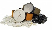Circular Clockworks presenteert de horloges waarvan de kast is gemaakt van gerecycled ABS en PS en het leren bandje is van afval van de schoenindustrie. Het uurwerk is nieuw en komt uit Zwitserland