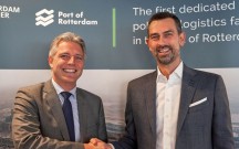 Overeenkomst voor gronduitgifte voor Rotterdam Polymer Hub op de Maasvlakte met Emile Hoogstraten (Havenbedrijf) en Geert van de Ven (directeur RPH)