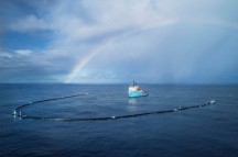 System 001 'Wilson' van Ocean Cleanup is op positie in The Great Pacific Garbage Patch