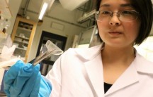 Ping Wang onderzoekt haar bio-polyester op basis van indool