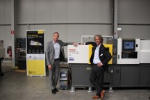 Paul Ribus van Fanuc (l) en Pieter van Ballegooijen van ORA willen samen profiteren van de opmars van de elektrische spuitgietmachine.