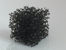 CarbonX is een koolstofstructuur die op moleculair niveau een netwerk vormt en als additief talloze mogelijkheden biedt voor de verbetering van  materiaaleigenschappen van elastomeren en kunststoffen.