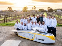 De Sonnenwagen van het team van de RWTH in Aken krijgt ondersteuning van hoofdsponsor Covestro