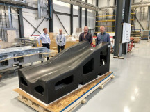 BAE Systems heeft vorig jaar een hogetemperatuur matrijs laten 3D-printen in een PEI-gebaseerde polymeer versterkt met koolstofvezels (Dahltram) van Airtech Advanced Materials Group. Het materiaal is getest op in totaal meer dan 250 cycli in een autoklaaf.